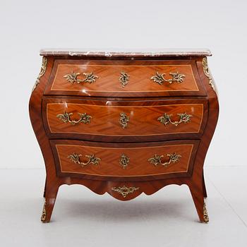 BYRÅ, rokokostil, 1900-talets mitt.