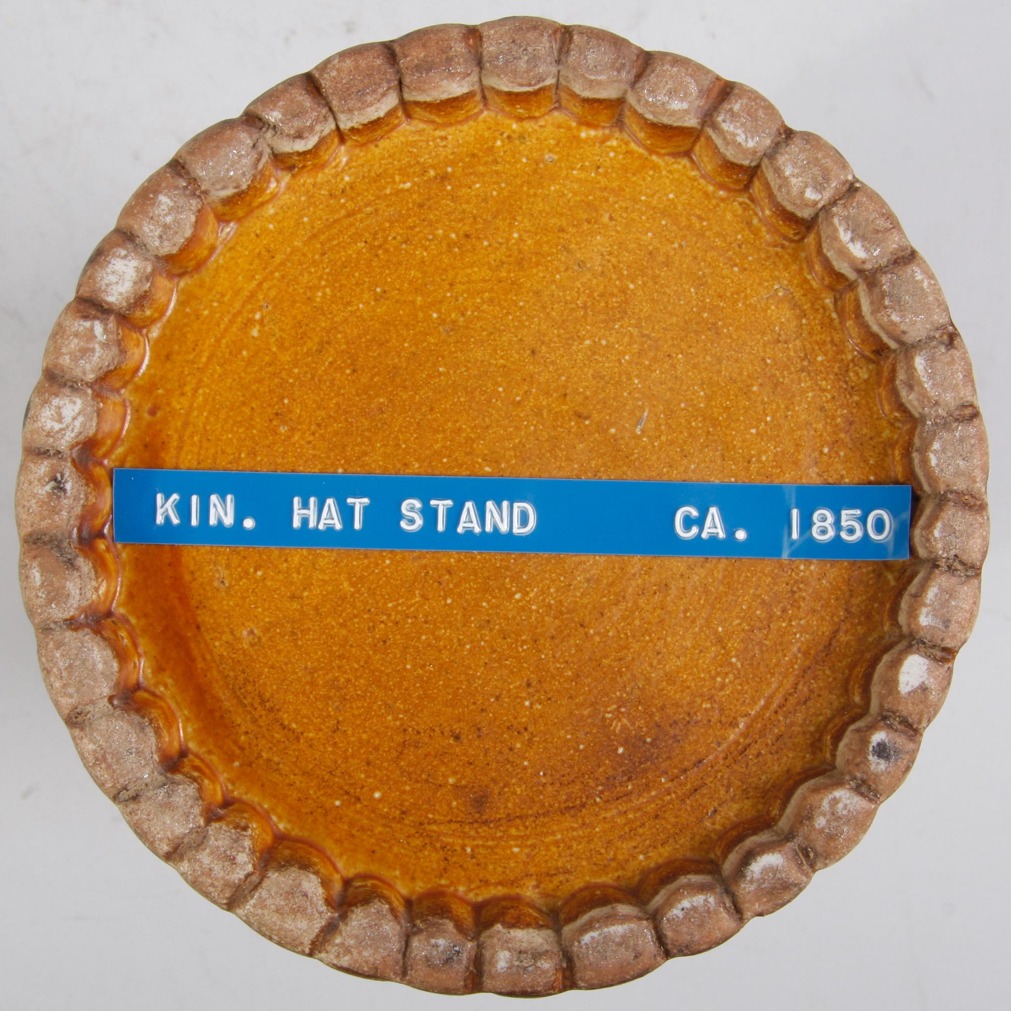 PENSELVAS, keramik. Kina. 1800/1900-tal.
