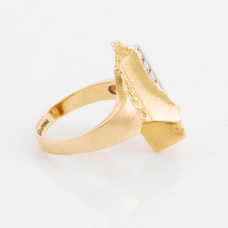 Björn Weckström, ring, "Da Capo", 18K gold with brilliant cut diamonds. Lapponia 1988.