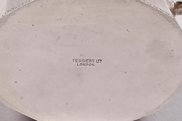 SOCKERSKÅL SAMT GRÄDDKANNA, silver, London, England, 1931.