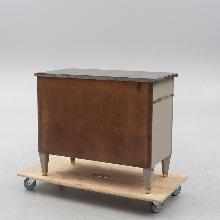 Chest of drawers, Gustavian style, 20th century.