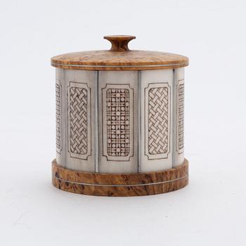 A birch and reindeer horn box with lid by Bertil Fällman, signed.