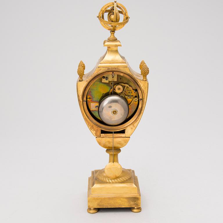 A ORMOLU CLOCK, Signed Lepaute á Paris, late 18th/early 19th century.