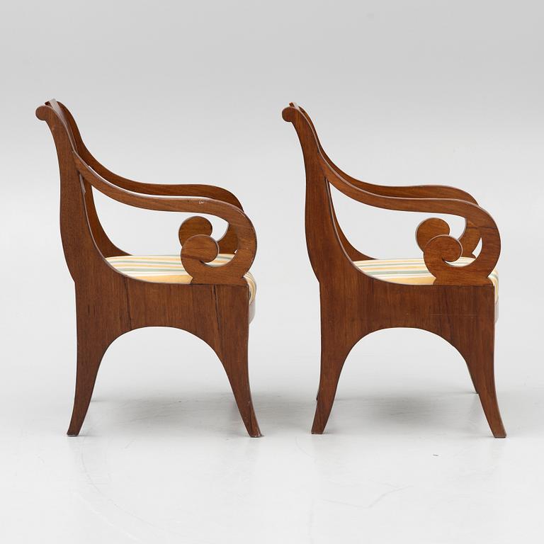 Karmstolar, ett par. Ryssland/Baltikum. 1800-tal.