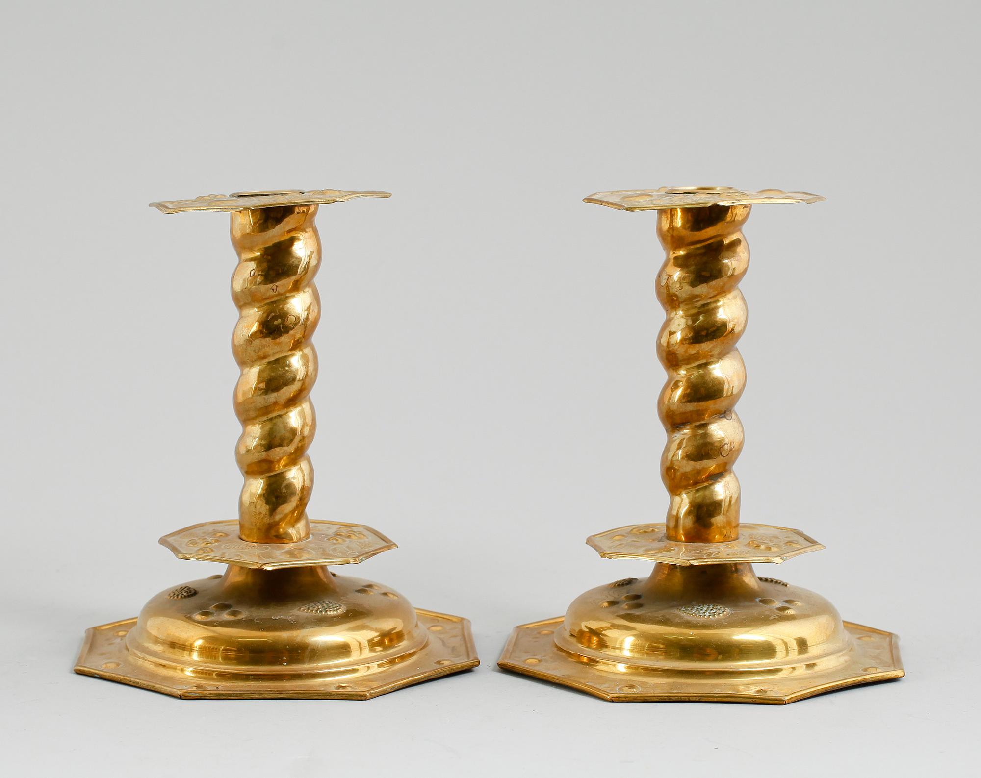 LJUSSTAKAR, 1 par, mässing, barock, 1700-/1800-tal.