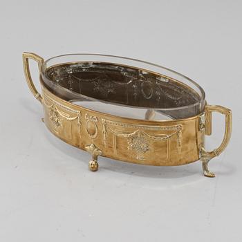 JARDINIERE, gulmetall och glas, gustaviansk stil, tidigt 1900-tal.