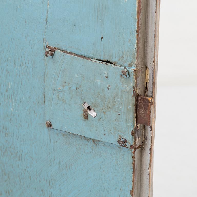 A late gustavian corner cabinet from around year 1800.