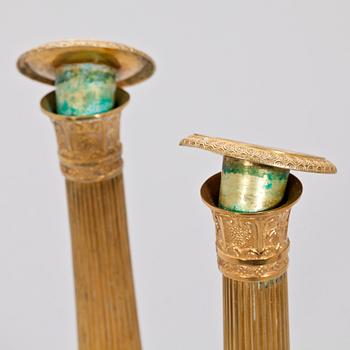 LJUSSTAKAR, ett par, empire, brons, 1800-talets första hälft.
