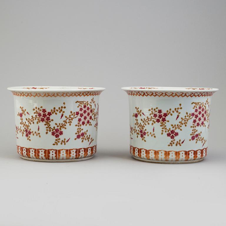 Two chinese famille rose porcelain flower pots, 20th century.