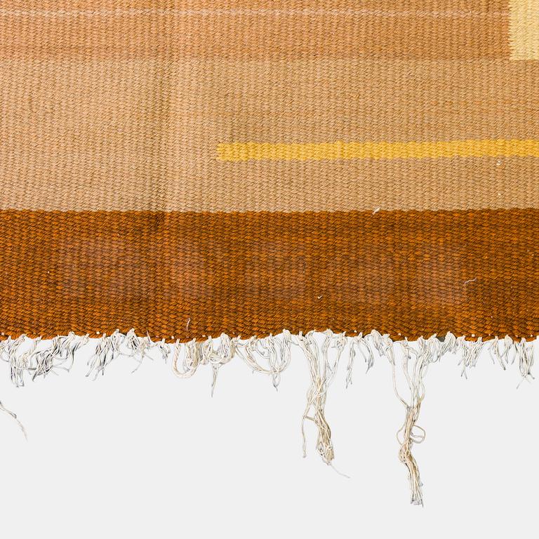 Flat weave carpet. Circa 430 x 323 cm.