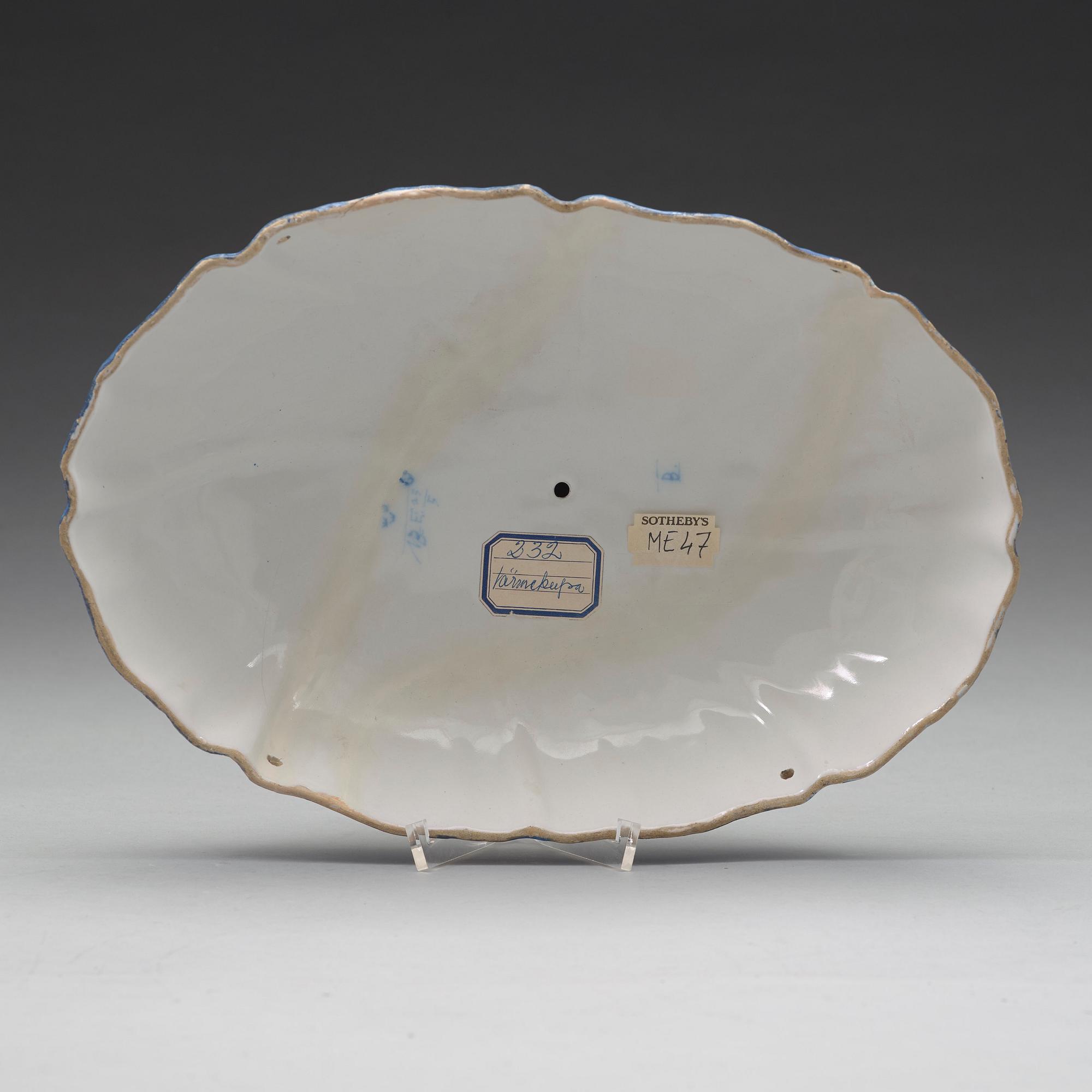 A Swedish Marieberg hood, 18th Century.