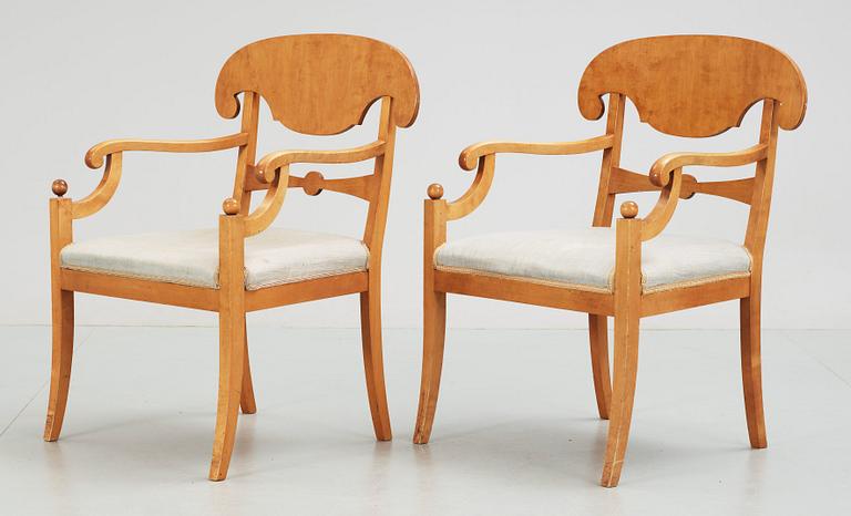 KARMSTOLAR, ett par, Karl-Johan stil, 1900-talets första hälft.