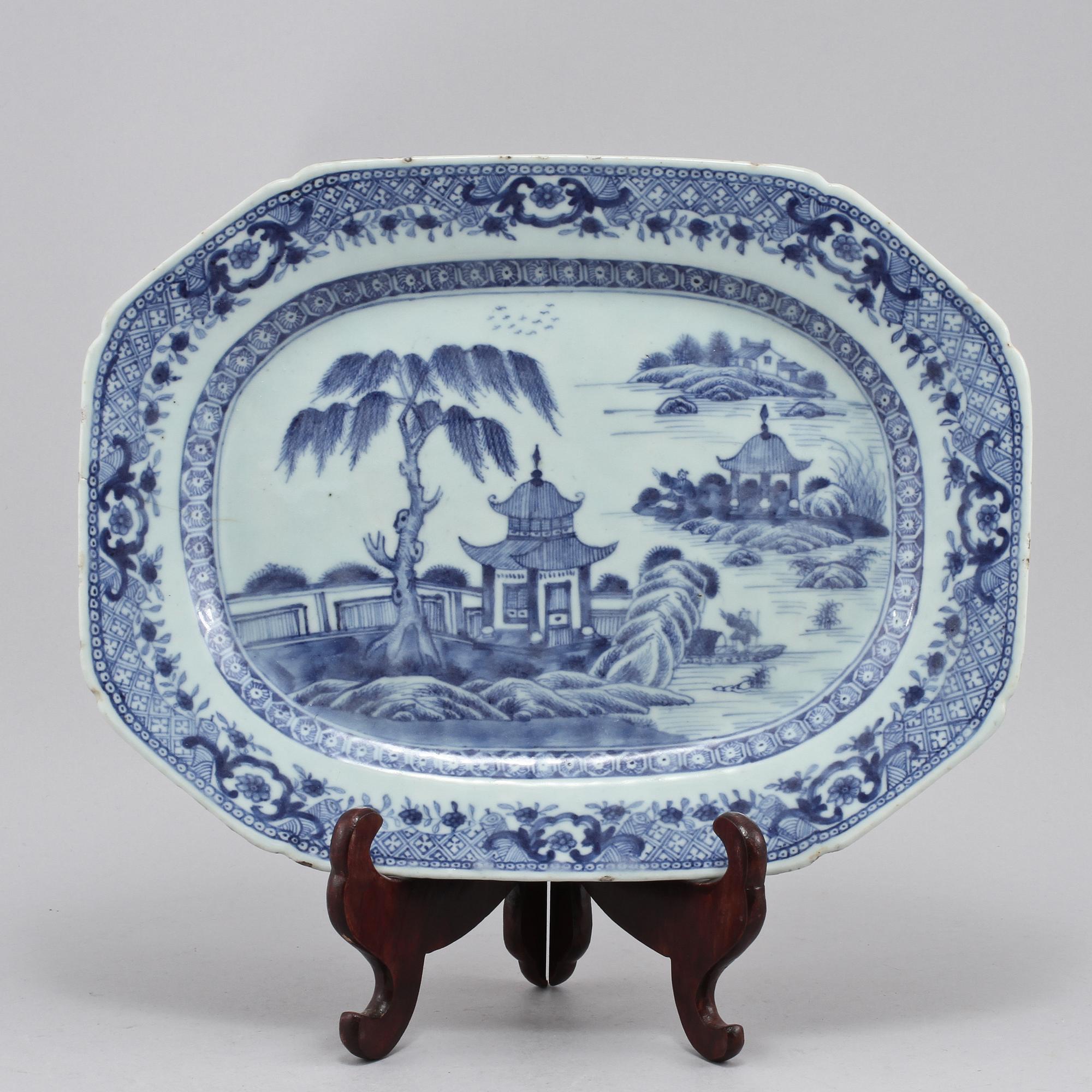 STEKFAT, porslin, Kina, 1700-talets andra hälft.