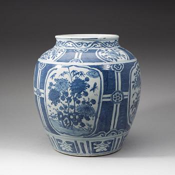 A blue and white jar, Ming dynasty, Wanli (1572-1620).