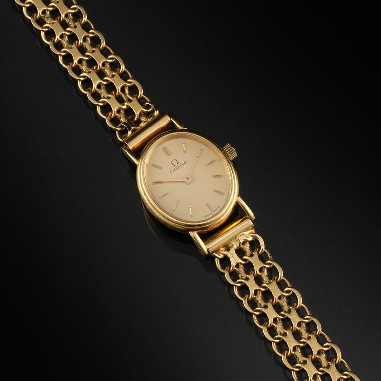DAMARMBANDSUR, 18 K guld, Omega, omkring 1900-talets mitt. Total vikt 20 g.