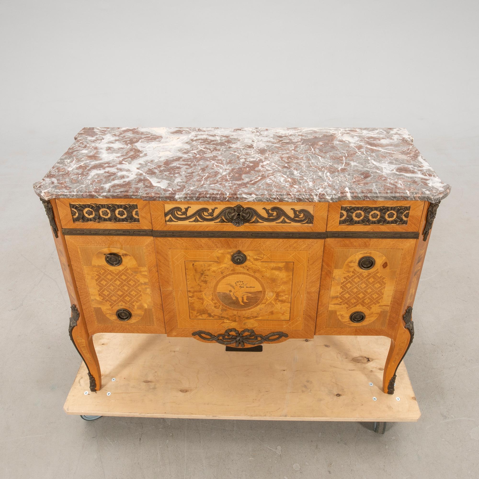 Byrå Gustaviansk stil 1900-talets mitt.