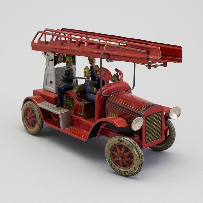 A tinplate Tipp & Co fire truck, Germany, ca 1930.