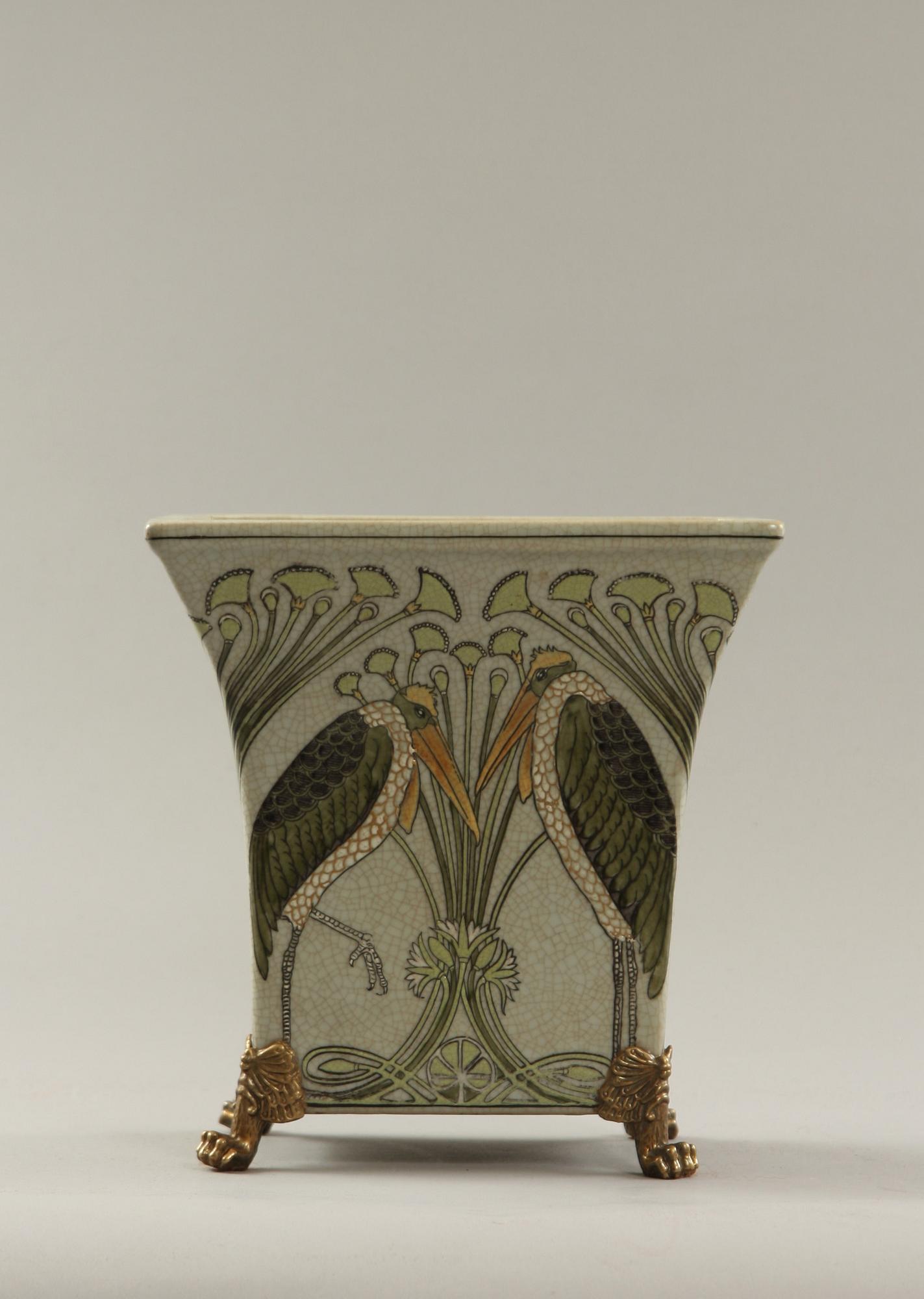 YTTERFODER, porslin och metall, jugendstil, 2000-tal.