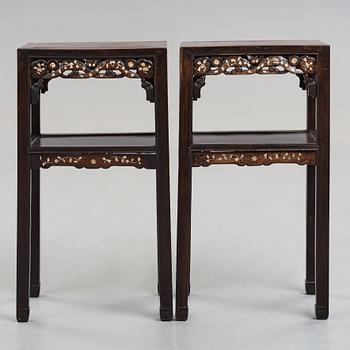 BORD, två stycken, trä. Kina, 1900-tal.