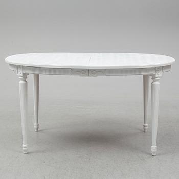MATBORD, gustaviansk stil, 1900-talets slut. 2 iläggsskivor medföljer.
