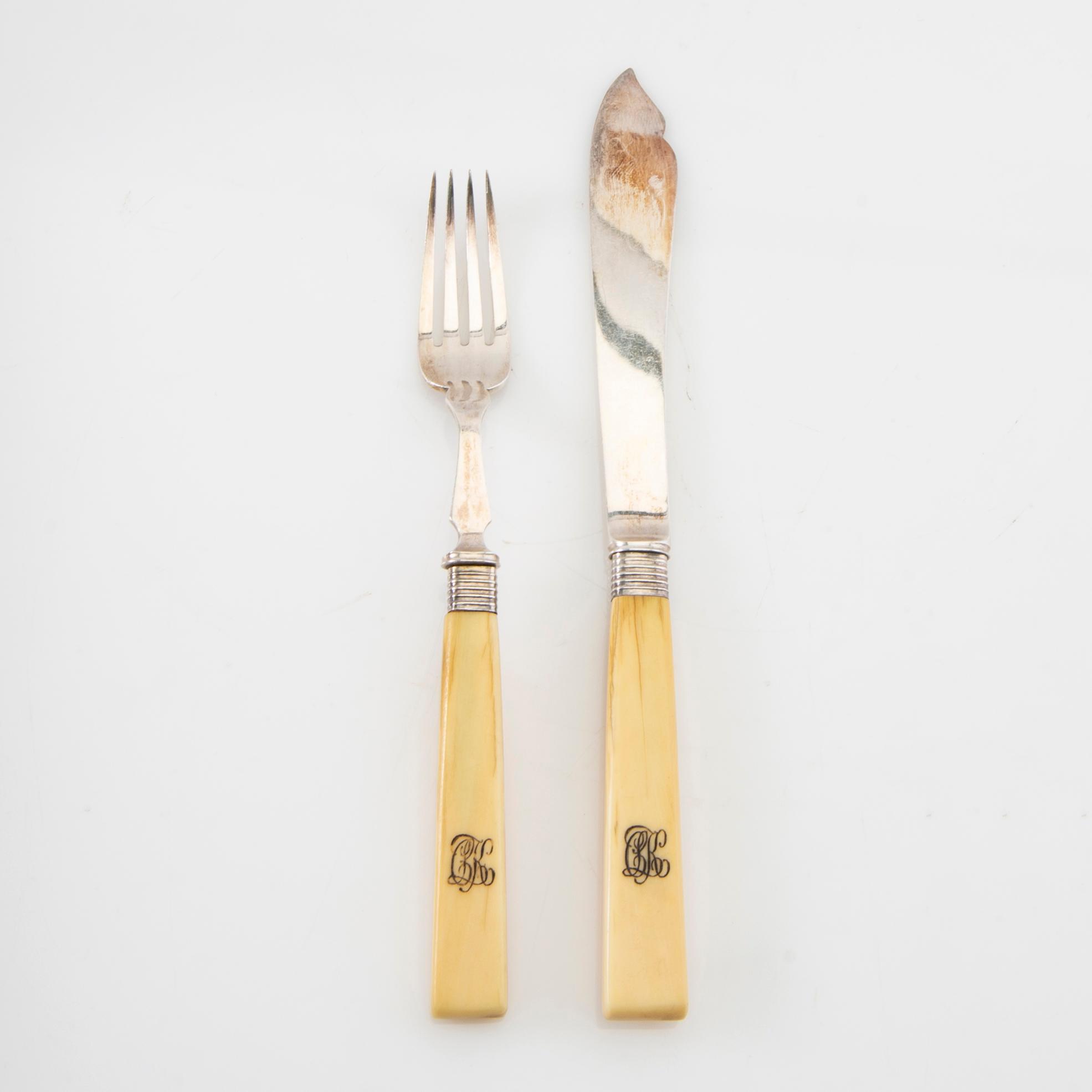 Mappin & Webb fish cutlery 24 + 2 dlr sterling silver Sheffield 1903.