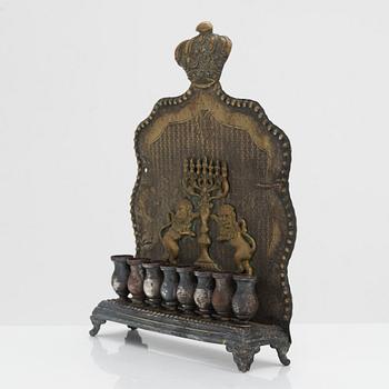 Hanukkah-ljusstake, Henneberg, Warszawa, ca 1870 - 1874.