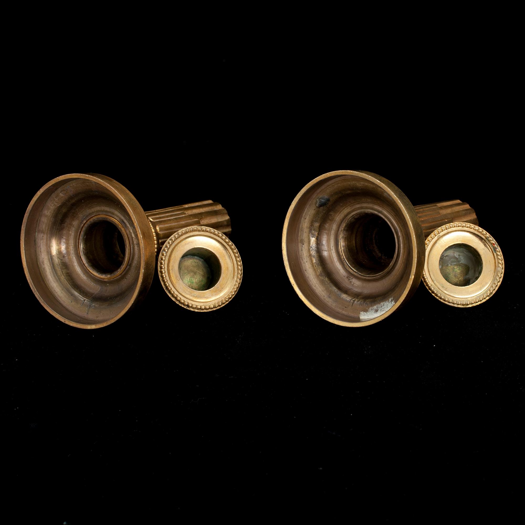 LJUSSTAKAR, ett par, förgylld brons, gustaviansk stil, 1800-tal.