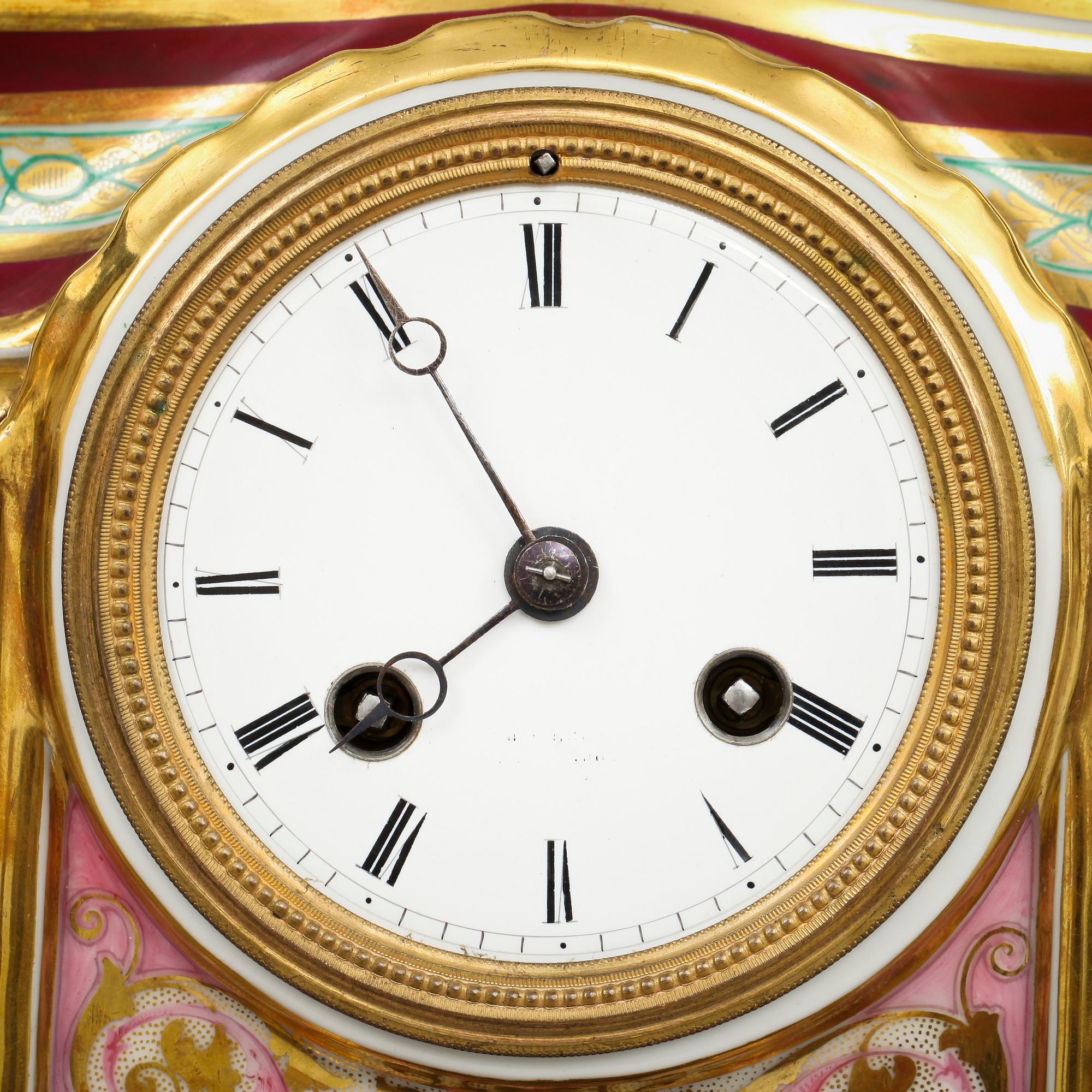 BORDSPENYDL, porslin, med glaskupa. 1800-talets slut.