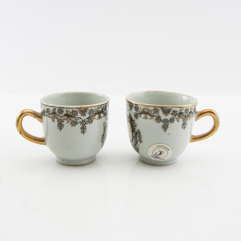 Jug with lid and cups 2 pcs China Yongzheng (1723-35) porcelain.