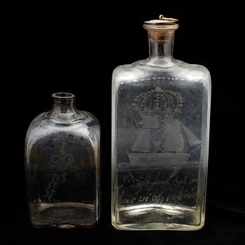BRÄNNVINSFLASKOR, 2 st, 1800-talets första hälft.