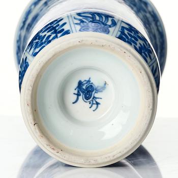 A large Chinese blue and white goblet, Qing dynasty, Kangxi (1662-1722).