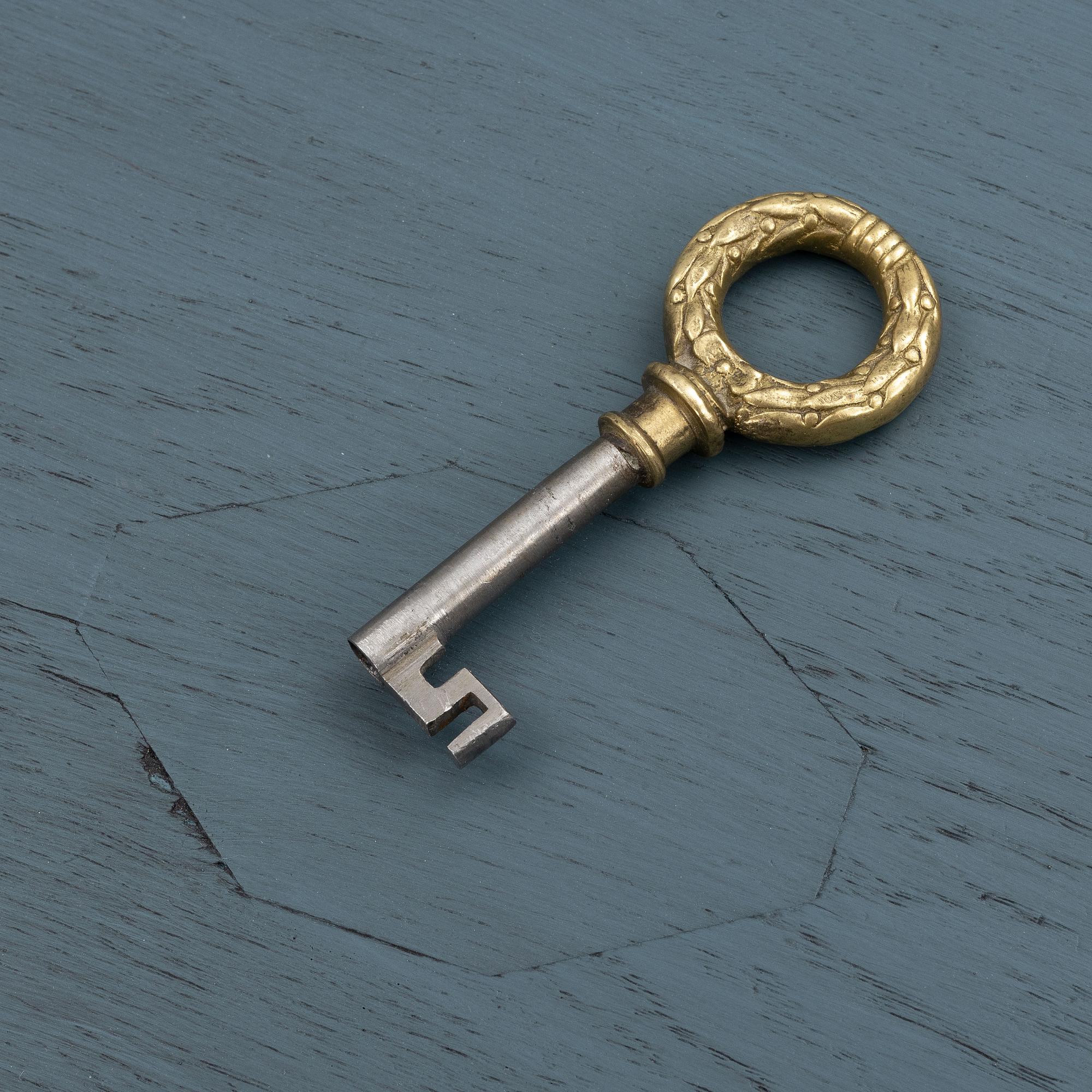 A secretaire, circa 1800.