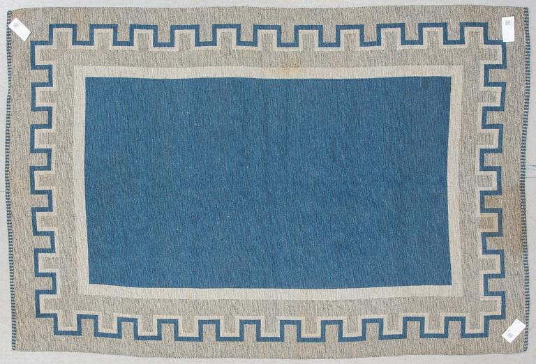 MATTA, dubbelsidig, 1900-talets mitt/andra hälft. Ca 230 x 153 cm.