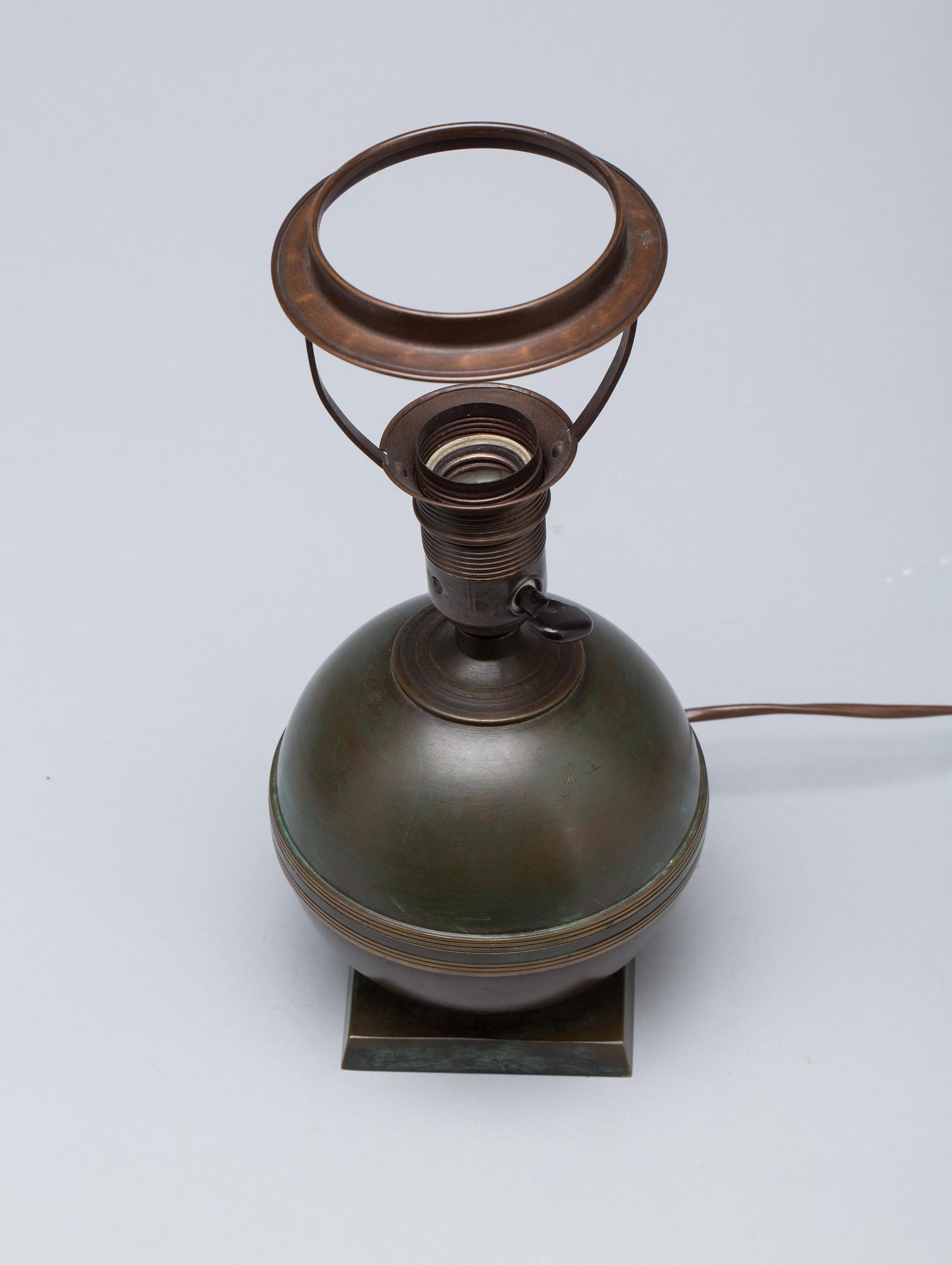 BORDSLAMPA, brons, art déco, GAB, Stockholm, 1900-talets första hälft.