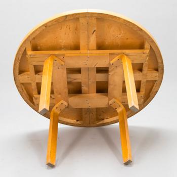 ALVAR AALTO, ruokapöytä, "90", ja tuoleja, 8 kpl, "62", O.Y. Huonekalu- ja Rakennustyötehdas A.B. 1950-luku.