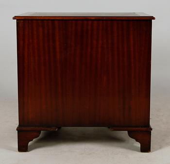 SKRIVBORD, England, 1900-talets andra hälft.