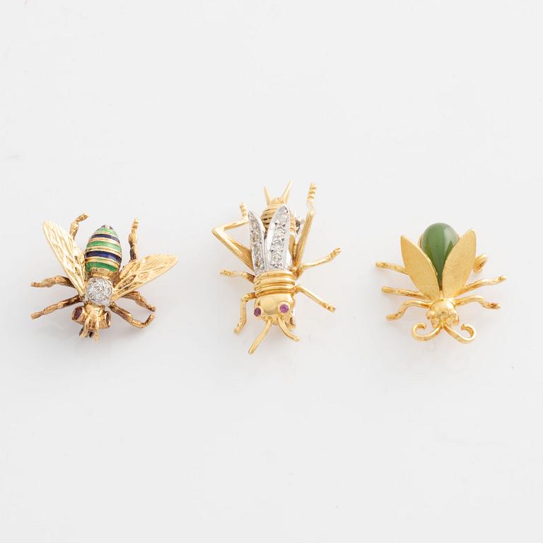 Three brooches in the shape of insects, 18K gold.