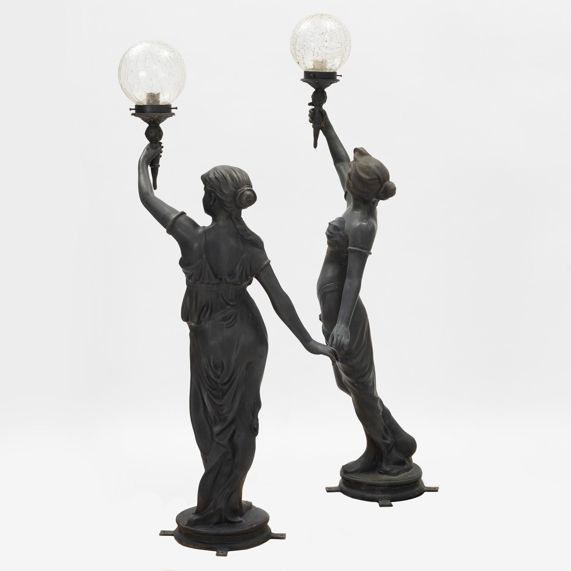 A pair of lamps, 20th Century.