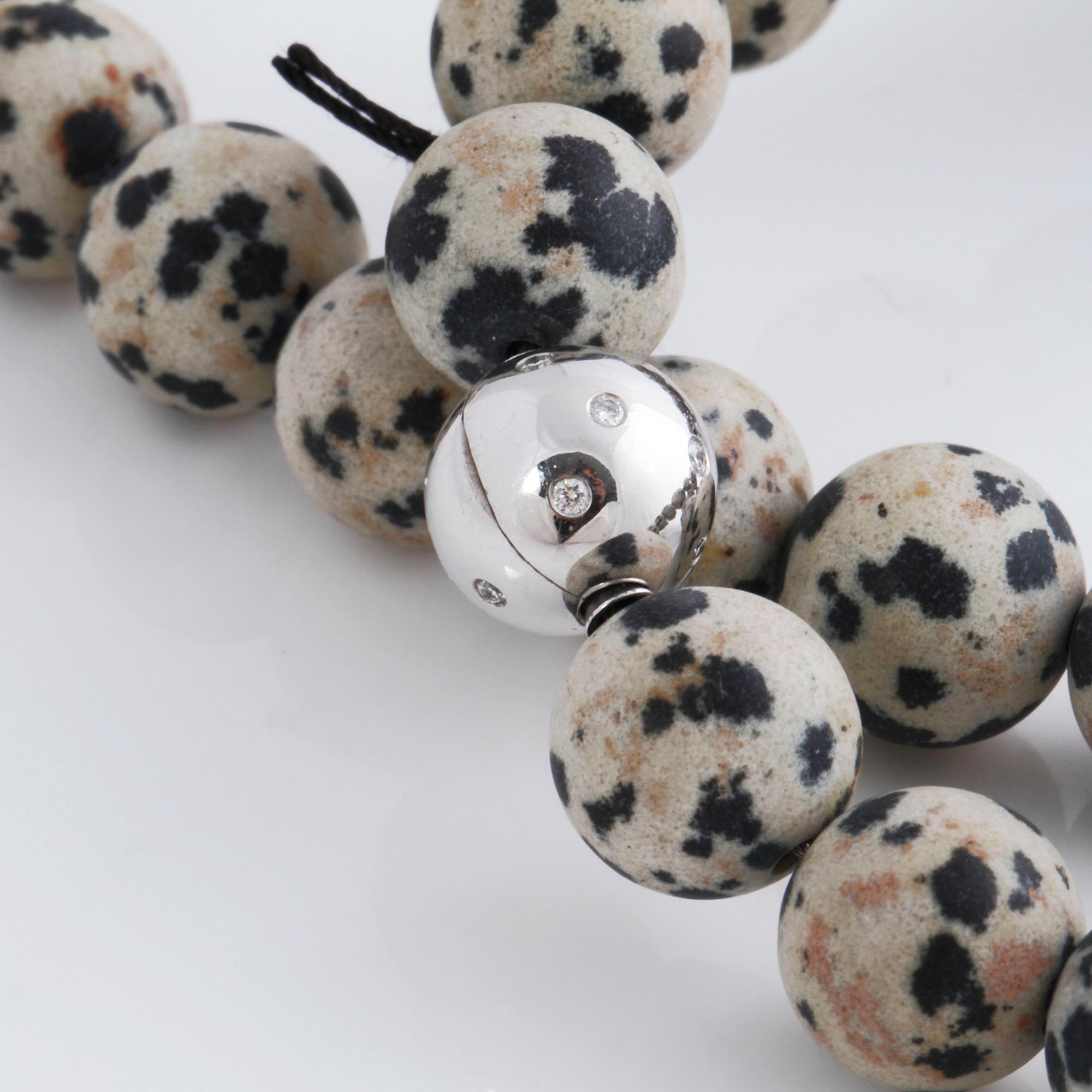 A necklace and clasp with briliant cut diamonds by Ole Lynggaard.