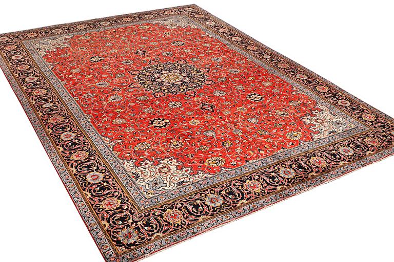 A carpet, Sarouk, ca 385 x 285 cm.