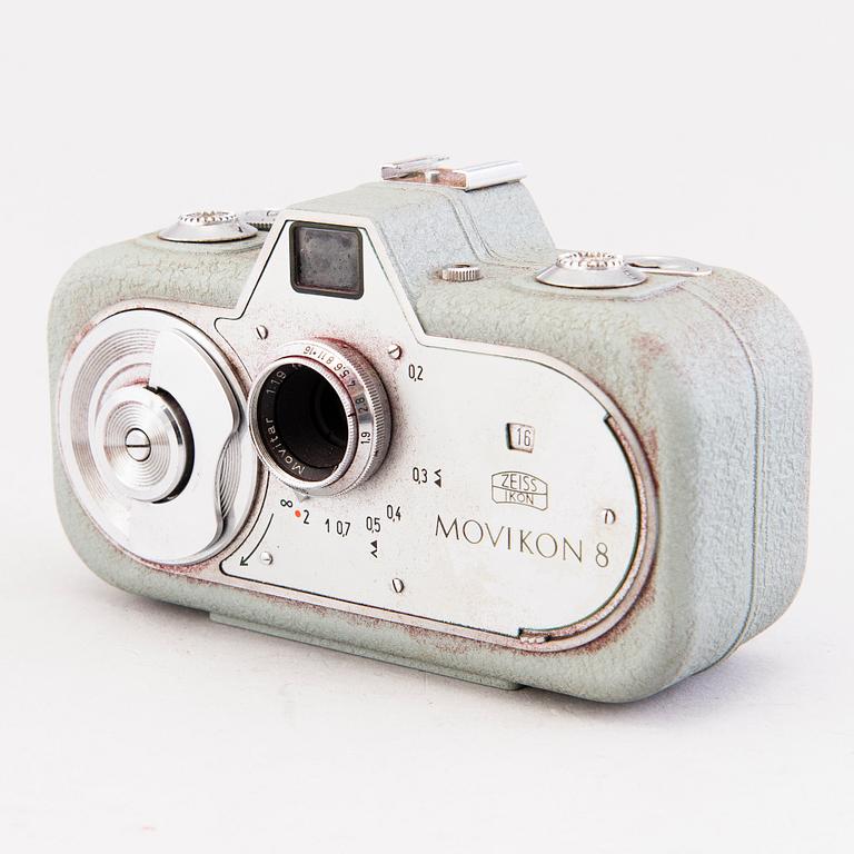 Set of five cameras, with accessories, 1920-50-tal.