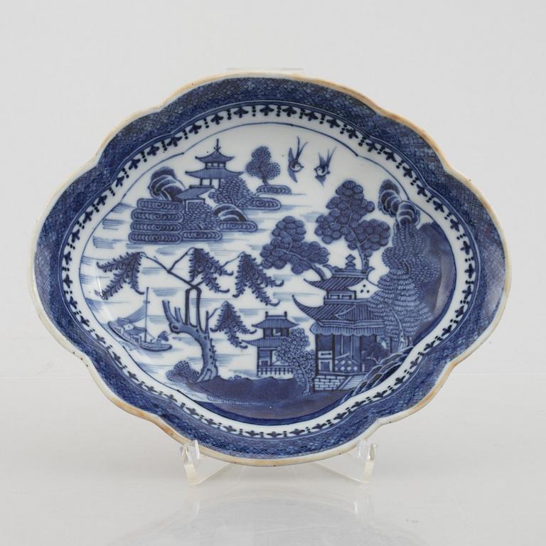 Six pieces of blue and white porcelain, China, Qing dynasty, late 18th-19th century.