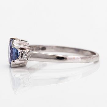 Ring, 14K vitguld, tanzanit och diamanter ca 0.03 ct tot.