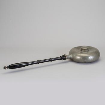 SÄNGVÄRMARE, tenn, 1800-talets första hälft.