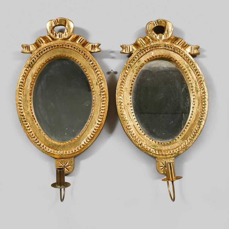 SPEGELLAMPETTER, ett par, gustaviansk stil, sent 1900-tal.