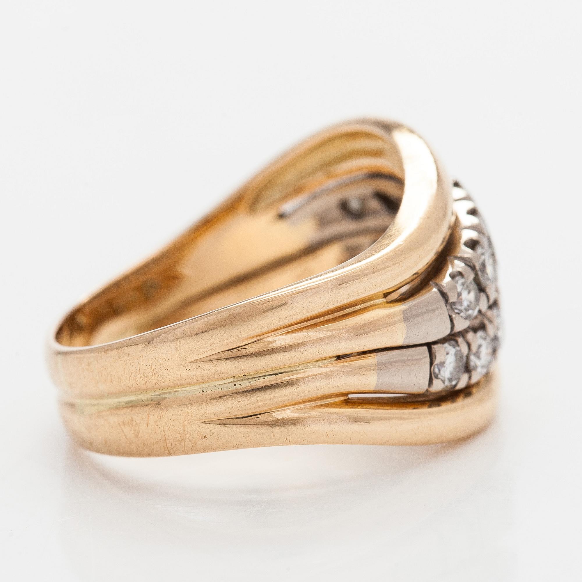 Ring, 14K guld och briljantslipade diamanter.