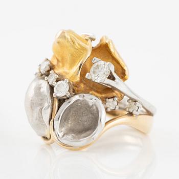 C Antonsen ring 14K guld och vitguld med runda briljantslipade diamanter.