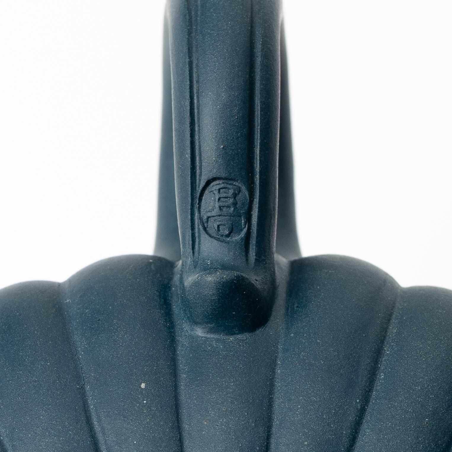 Two Chinese yixing teapots attributed to Gao Jianfang (b. 1956), China 1980s.