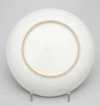 FAT SAMT 3 MINIATYRVASER, porslin, Kina omkring 1800 resp Japan 1900-tal.