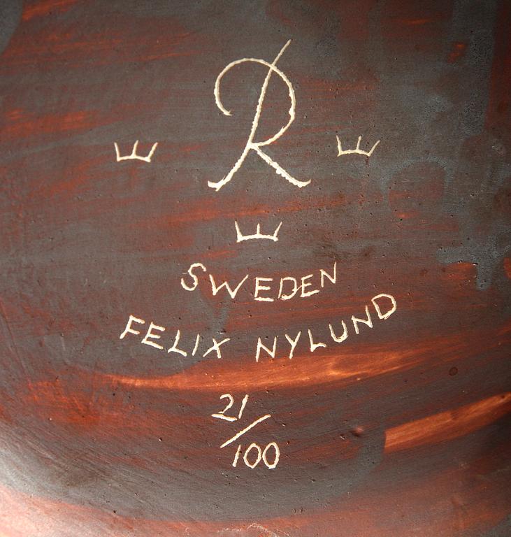 FIGURIN, stengods, sign Felix Nylund 21/100, Rörstrand.